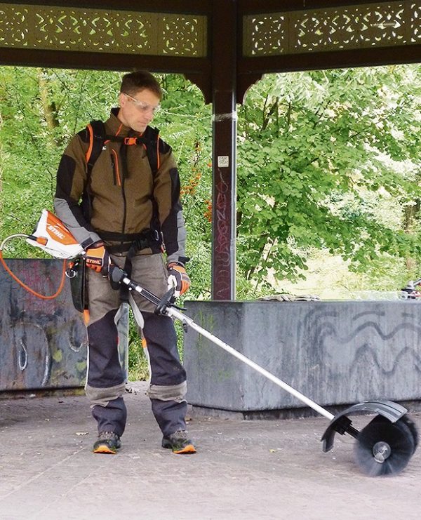 STIHL KMA 130 R Akku-Kombimotor – Bild 2